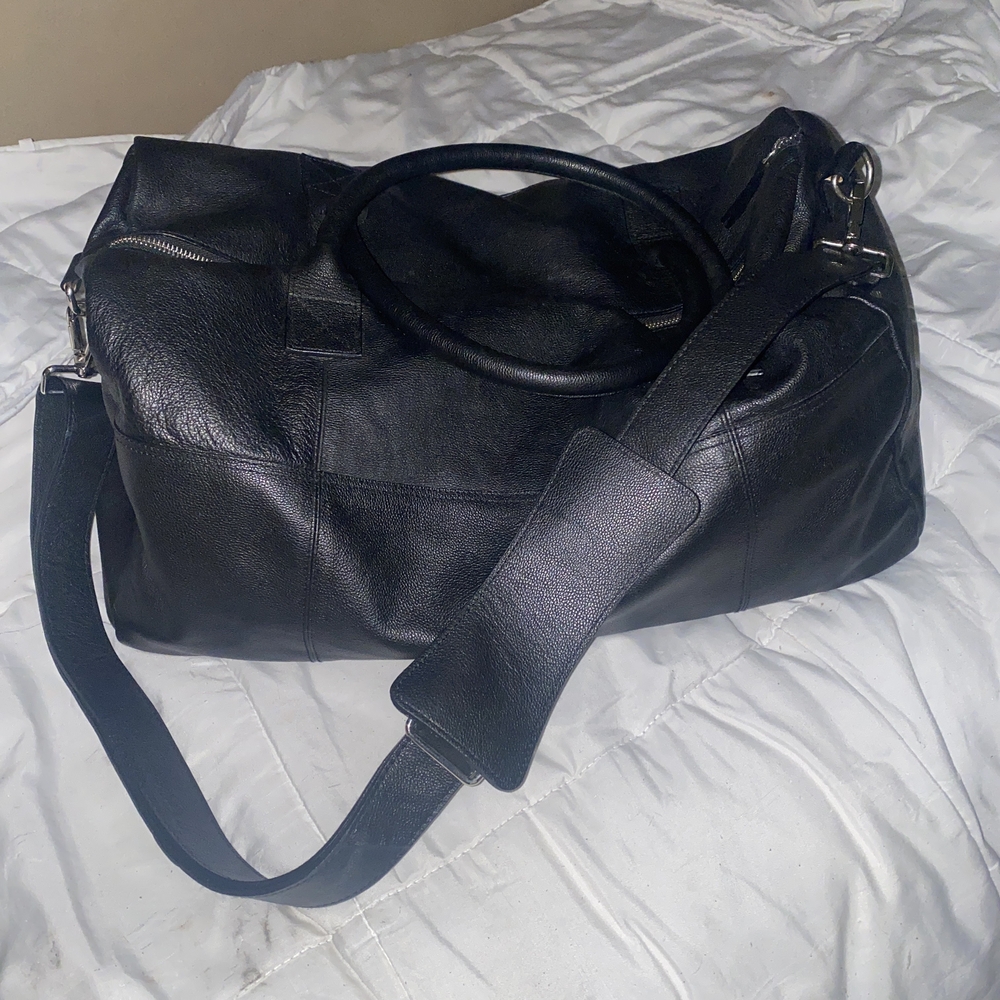 Slate & Stone Black Travel Bag with Adjustable Strap